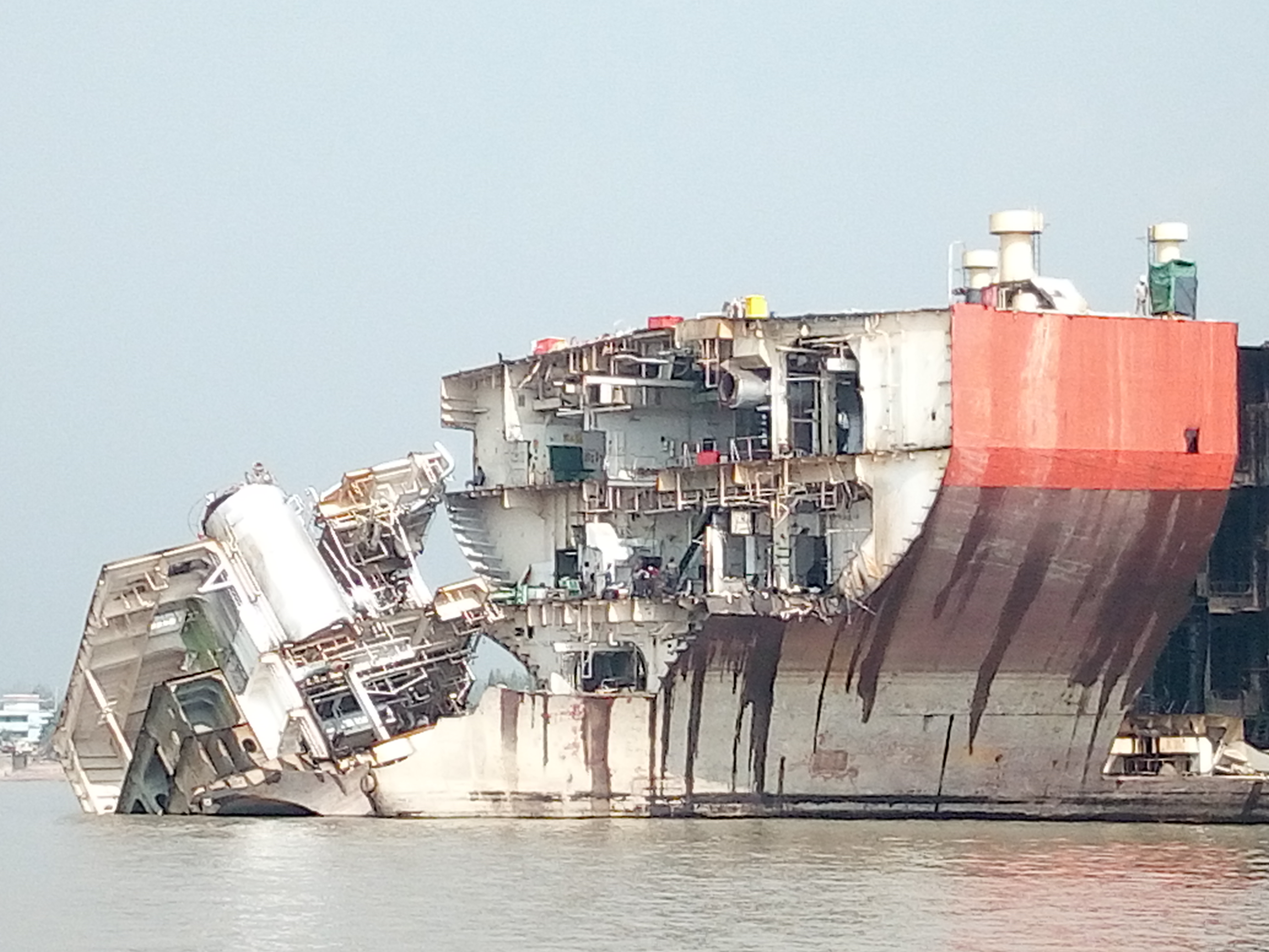 Chittagong ship breaking yard tour (1-Day) - Image 3